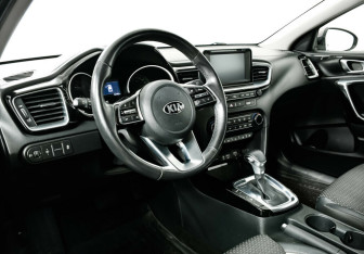 Подержанный автомобиль Kia Ceed Hatchback 2018 года (10 фото)