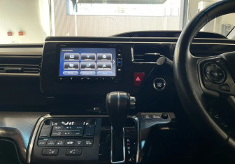 Подержанный автомобиль Honda Stepwgn 2019 года (16 фото)