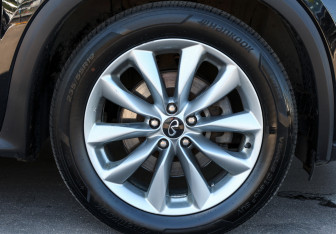 Подержанный автомобиль Infiniti QX50 2021 года (25 фото)