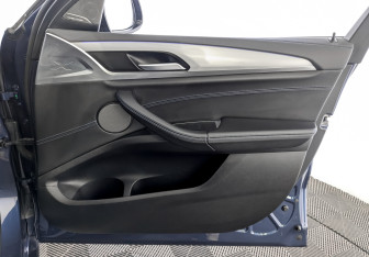 Подержанный автомобиль BMW X4 2021 года (26 фото)