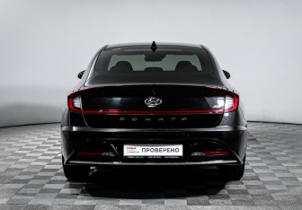 Подержанный автомобиль Hyundai Sonata 2021 года (6 фото)