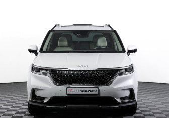 Подержанный автомобиль Kia Carnival 2023 года (2 фото)