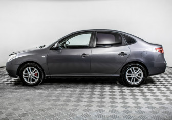 Подержанный автомобиль Hyundai Elantra Sedan 2008 года (8 фото)