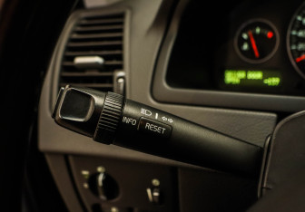 Подержанный автомобиль Volvo XC90 2006 года (13 фото)