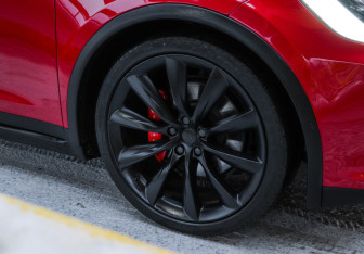 Подержанный автомобиль Tesla Model X 2019 года (15 фото)