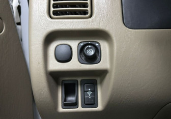 Подержанный автомобиль Ford Escape 2005 года (15 фото)