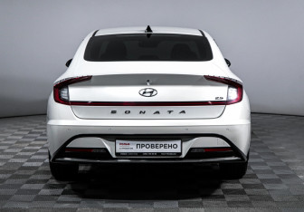 Подержанный автомобиль Hyundai Sonata 2021 года (6 фото)