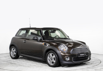 Подержанный автомобиль MINI Hatch 2011 года (3 фото)