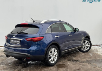 Подержанный автомобиль Infiniti QX70 2013 года (8 фото)