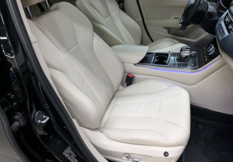 Подержанный автомобиль Hongqi H5 2022 года (22 фото)