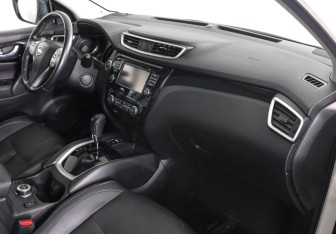 Подержанный автомобиль Nissan Qashqai 2018 года (10 фото)