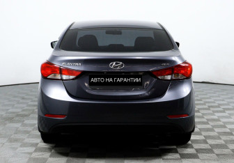 Подержанный автомобиль Hyundai Elantra Sedan 2015 года (6 фото)