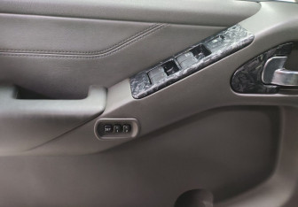 Подержанный автомобиль Nissan Pathfinder 2008 года (20 фото)
