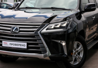 Подержанный автомобиль Lexus LX 2016 года (25 фото)
