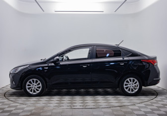 Подержанный автомобиль Hyundai Solaris Sedan 2021 года (2 фото)