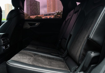 Подержанный автомобиль Audi Q7 2017 года (9 фото)