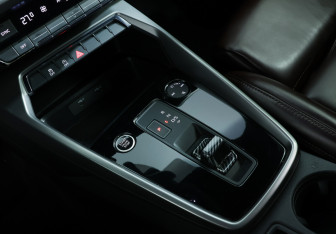 Подержанный автомобиль Audi A3 Hatchback 2021 года (15 фото)