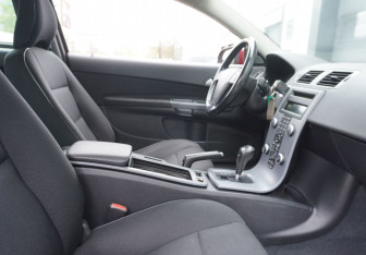 Подержанный автомобиль Volvo C30 2011 года (10 фото)