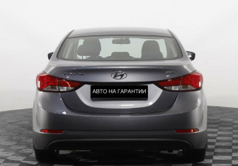 Подержанный автомобиль Hyundai Elantra Sedan 2015 года (4 фото)