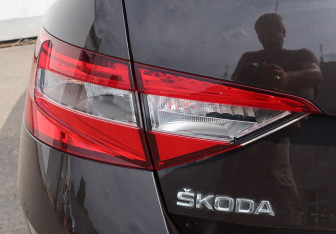 Подержанный автомобиль Skoda Superb Liftback 2015 года (24 фото)