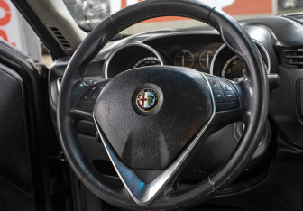 Подержанный автомобиль Alfa Romeo Giulietta Hatchback 2014 года (16 фото)