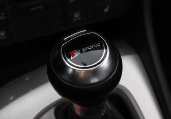 Подержанный автомобиль Audi Q3 2017 года (15 фото)