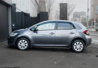 Подержанный автомобиль Toyota Auris Hatchback 2008 года (7 фото)