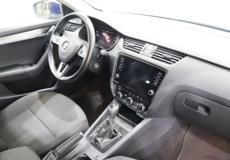 Подержанный автомобиль Skoda Octavia Liftback 2019 года (10 фото)