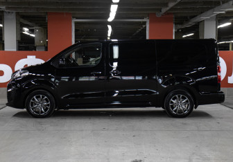 Подержанный автомобиль Peugeot Traveller 2020 года (8 фото)