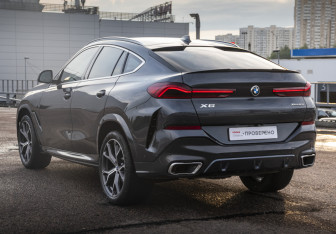 Подержанный автомобиль BMW X6 2021 года (7 фото)