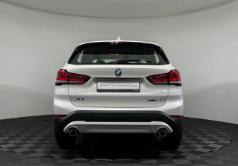 Подержанный автомобиль BMW X1 2019 года (4 фото)