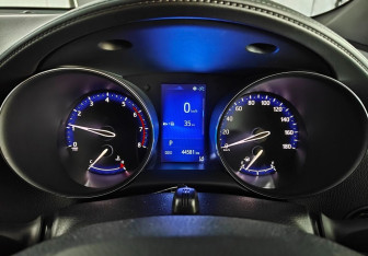 Подержанный автомобиль Toyota C-HR 2019 года (12 фото)