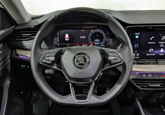 Подержанный автомобиль Skoda Octavia Liftback 2023 года (21 фото)