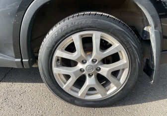 Подержанный автомобиль Nissan X-Trail 2014 года (12 фото)