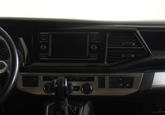 Подержанный автомобиль Volkswagen Multivan 2022 года (12 фото)