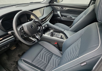 Подержанный автомобиль Changan CS95 2024 года (9 фото)