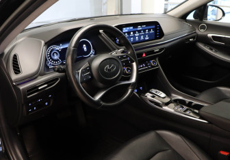 Подержанный автомобиль Hyundai Sonata 2021 года (7 фото)