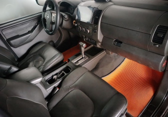 Подержанный автомобиль Nissan Navara (Frontier) 2008 года (11 фото)