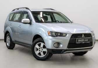 Подержанный автомобиль Mitsubishi Outlander 2011 года (3 фото)