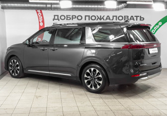 Подержанный автомобиль Kia Carnival 2022 года (6 фото)