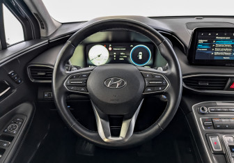 Подержанный автомобиль Hyundai Santa Fe 2022 года (22 фото)
