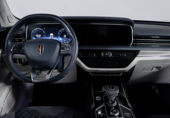 Подержанный автомобиль Hongqi HS5 2024 года (12 фото)