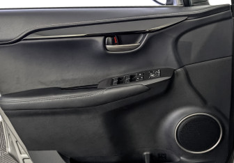 Подержанный автомобиль Lexus NX 2015 года (19 фото)