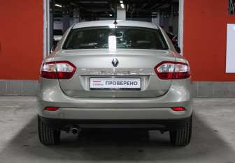 Подержанный автомобиль Renault Fluence 2014 года (6 фото)
