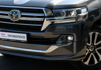 Подержанный автомобиль Toyota Land Cruiser Suv 2019 года (28 фото)