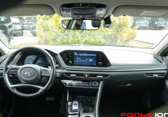 Подержанный автомобиль Hyundai Sonata 2020 года (10 фото)