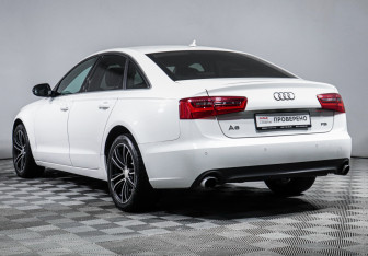 Подержанный автомобиль Audi A6 Sedan 2011 года (7 фото)
