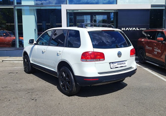 Подержанный автомобиль Volkswagen Touareg 2005 года (7 фото)