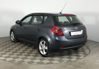 Подержанный автомобиль Kia Ceed Hatchback 2009 года (5 фото)