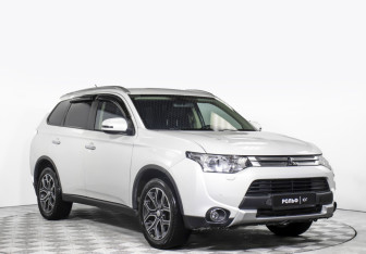 Подержанный автомобиль Mitsubishi Outlander 2014 года (3 фото)